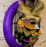 Royal Flourishes Mardi Gras Wreath - Image 3