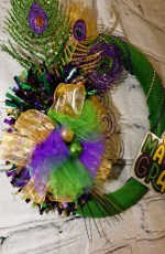 The Feathered Festivity Mardi Gras Wreath - Image 3